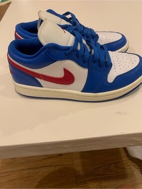 Nike Low Top Sneakers - White, Blue & Red
